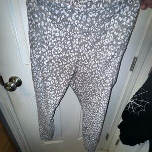 OLD NAVY Gray and White Leopard Print Leggings Activewear